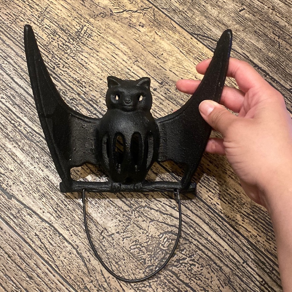 IRON HANGING BAT VOTIVE HALLOWEEN